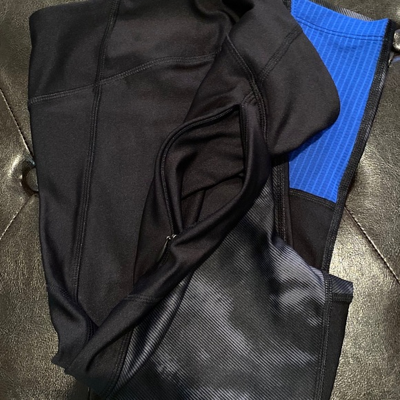 Under Armour Crop Mesh Legging - Picture 3 of 6